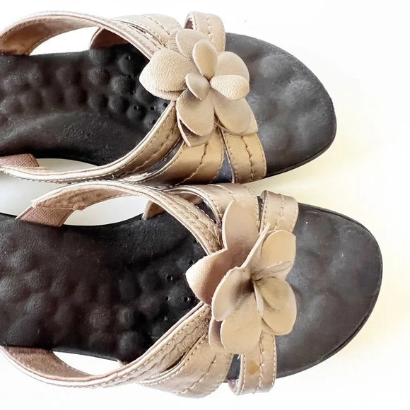 Walking Cradles Bronze Leather Wedge Sandal Size 8.5B Flower Motif‎ Comfort Shoe - Picture 6 of 10